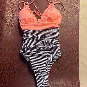 Cupshe One-Piece with cross-back straps. Size L